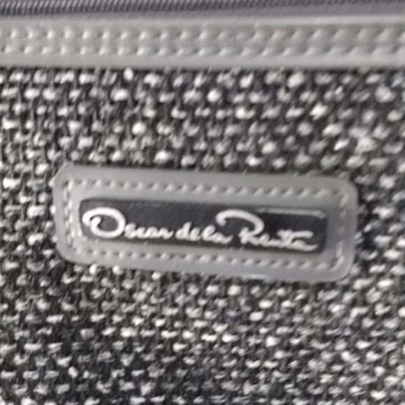 Oscar de la renta travel bag. Sz 20 in 12 in 5in color gray in good con. - Picture 2 of 11